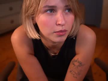 Foto porno ms_dira descoperita pe video chat pe KUR.ro