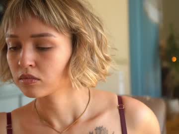 Foto porno ms_dira descoperita pe video chat pe KUR.ro