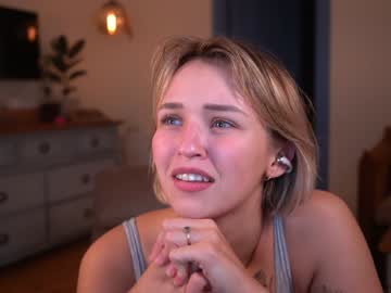 Foto porno ms_dira descoperita pe video chat pe KUR.ro