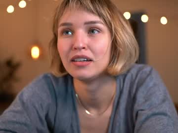 Foto porno ms_dira descoperita pe video chat pe KUR.ro