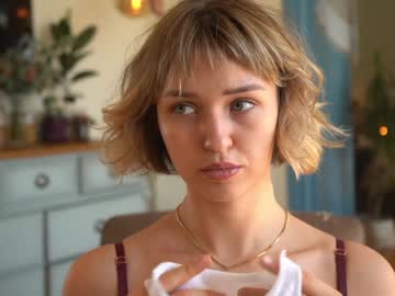 Foto porno ms_dira descoperita pe video chat pe KUR.ro