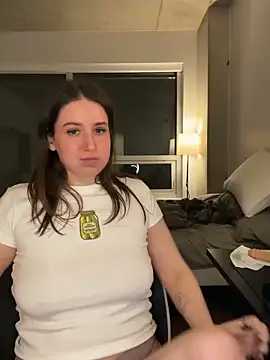 Foto porno nerdynina ne arata tot la camera pe KUR.ro
