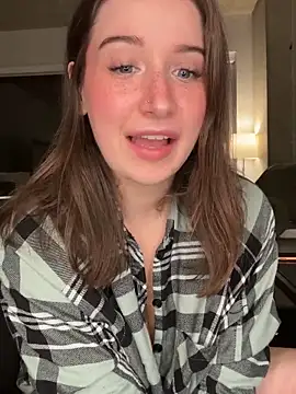 Foto porno nerdynina ne arata tot la camera pe KUR.ro