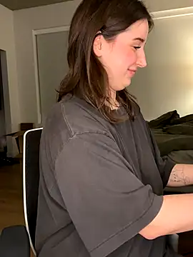 Foto porno nerdynina ne arata tot la camera pe KUR.ro