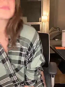 Foto porno nerdynina ne arata tot la camera pe KUR.ro