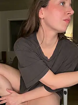 Foto porno nerdynina ne arata tot la camera pe KUR.ro