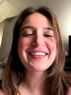 Foto porno nerdynina ne arata tot la camera pe KUR.ro