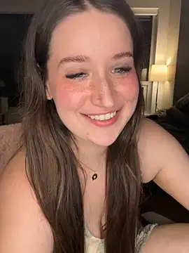 Foto porno nerdynina ne arata tot la camera pe KUR.ro
