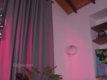 Foto porno nicdani_1 ne arata tot la camera pe KUR.ro