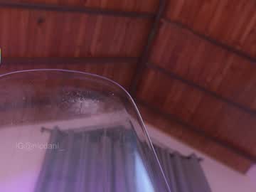 Foto porno nicdani_1 ne arata tot la camera pe KUR.ro