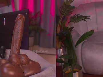 Foto porno nicdani_1 ne arata tot la camera pe KUR.ro