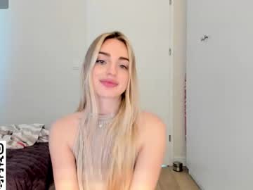 Foto porno nicole_blueberry se dezbraca la web pe Chaturbate pe KUR.ro