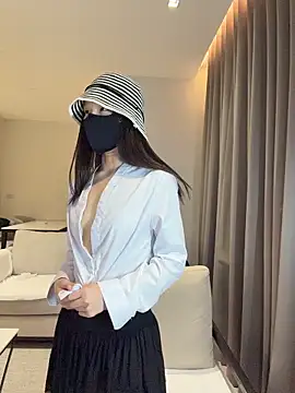 Foto porno nide-laoshi ne arata tot la camera pe KUR.ro