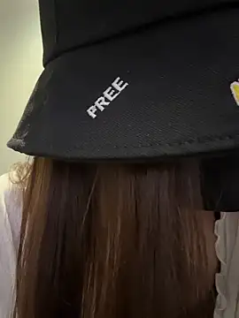 Foto porno nide-laoshi ne arata tot la camera pe KUR.ro