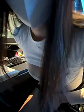 Foto porno nideanbaby ne arata tot la camera pe KUR.ro