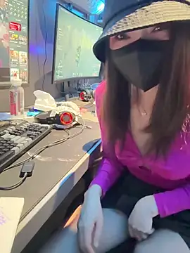 Foto porno nideanbaby ne arata tot la camera pe KUR.ro