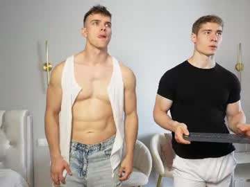 Foto porno Sex online cu nik_sharp pe KUR.ro