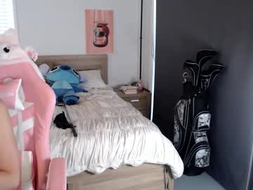 Foto porno novakitty4 se dezbraca la web pe Chaturbate pe KUR.ro