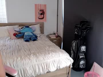 Foto porno novakitty4 se dezbraca la web pe Chaturbate pe KUR.ro