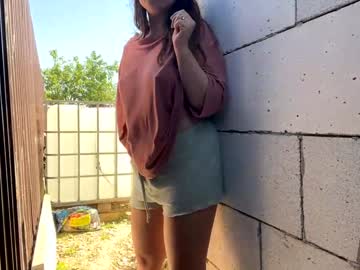 Foto porno nyconik se dezbraca la web pe Chaturbate pe KUR.ro
