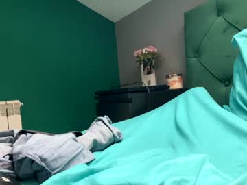 Foto porno nyconik se dezbraca la web pe Chaturbate pe KUR.ro