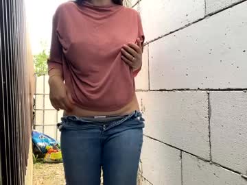 Foto porno nyconik se dezbraca la web pe Chaturbate pe KUR.ro