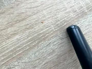 Foto porno nyconik se dezbraca la web pe Chaturbate pe KUR.ro