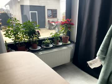 Foto porno nyconik se dezbraca la web pe Chaturbate pe KUR.ro