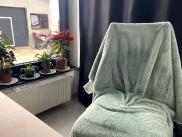 Foto porno nyconik se dezbraca la web pe Chaturbate pe KUR.ro