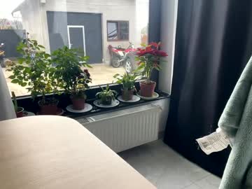 Foto porno nyconik se dezbraca la web pe Chaturbate pe KUR.ro