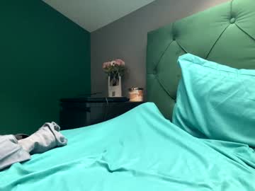 Foto porno nyconik se dezbraca la web pe Chaturbate pe KUR.ro
