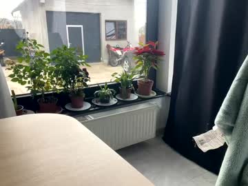 Foto porno nyconik se dezbraca la web pe Chaturbate pe KUR.ro