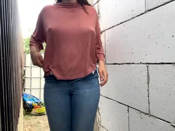 Foto porno nyconik se dezbraca la web pe Chaturbate pe KUR.ro