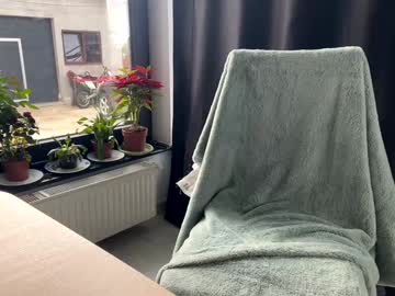 Foto porno nyconik se dezbraca la web pe Chaturbate pe KUR.ro
