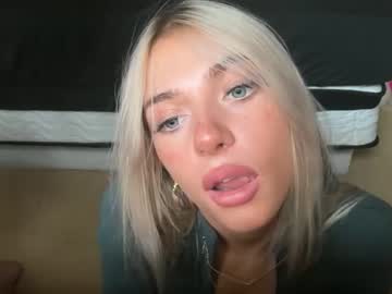 Foto porno oliviacarterrr ne arata tot la camera pe KUR.ro