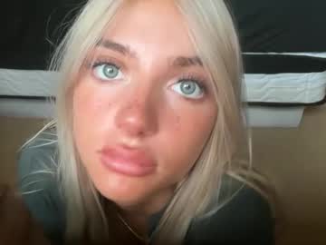 Foto porno oliviacarterrr ne arata tot la camera pe KUR.ro