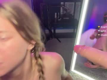 Foto porno oliviahansleyy se dezbraca la web pe Chaturbate pe KUR.ro