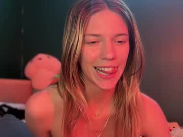 Foto porno oliviahansleyy se dezbraca la web pe Chaturbate pe KUR.ro