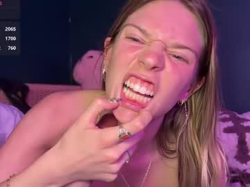 Foto porno oliviahansleyy se dezbraca la web pe Chaturbate pe KUR.ro
