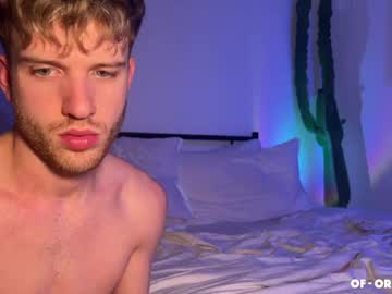Foto porno oreoboys se dezbraca la web pe Chaturbate pe KUR.ro
