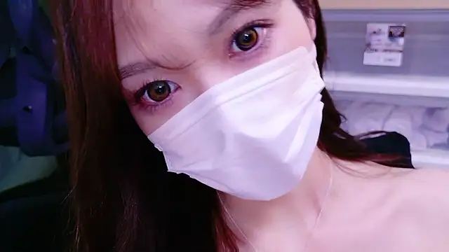 Foto porno oxo_yuna_oxo ne arata tot la camera pe KUR.ro