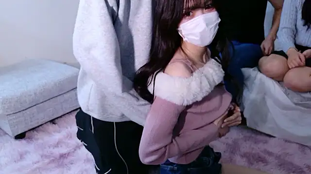 Foto porno oxo_yuna_oxo descoperita pe video chat pe KUR.ro