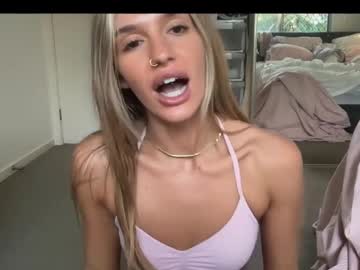Foto porno Ce sexy este peachy_paige pe KUR.ro