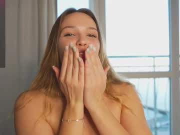 Foto porno Sex online cu peachylina pe KUR.ro