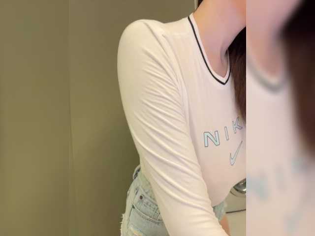 Foto porno perssso se dezbraca la web pe BongaCams pe KUR.ro