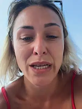 Foto porno petrouchkaaa_ ne arata tot la camera pe KUR.ro