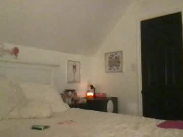 Foto porno prettylittlelivy ne arata tot la camera pe KUR.ro