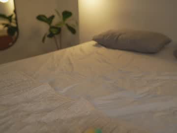 Foto porno rebeccastonee ne arata tot la camera pe KUR.ro