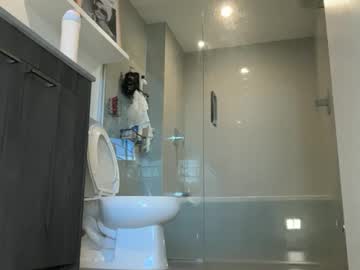 Foto porno reecemarie se dezbraca la web pe Chaturbate pe KUR.ro