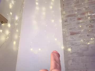 Foto porno roxxxie_reid ne arata tot la camera pe KUR.ro
